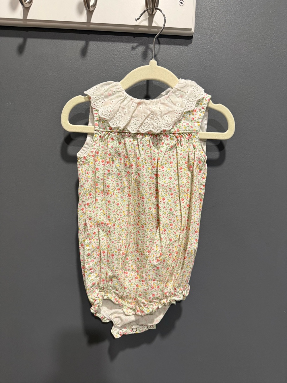 Bailey Boys Baby Girls Floral Eye Scalloped Ruffle Collar Romper White/Pink 24M